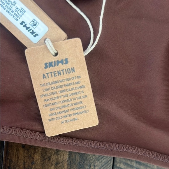 SKIMS Sculpting Swim Long Sleeve Shurg - Picture 5 of 6